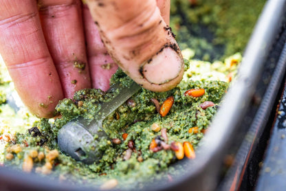 Guru Caged Window Feeder