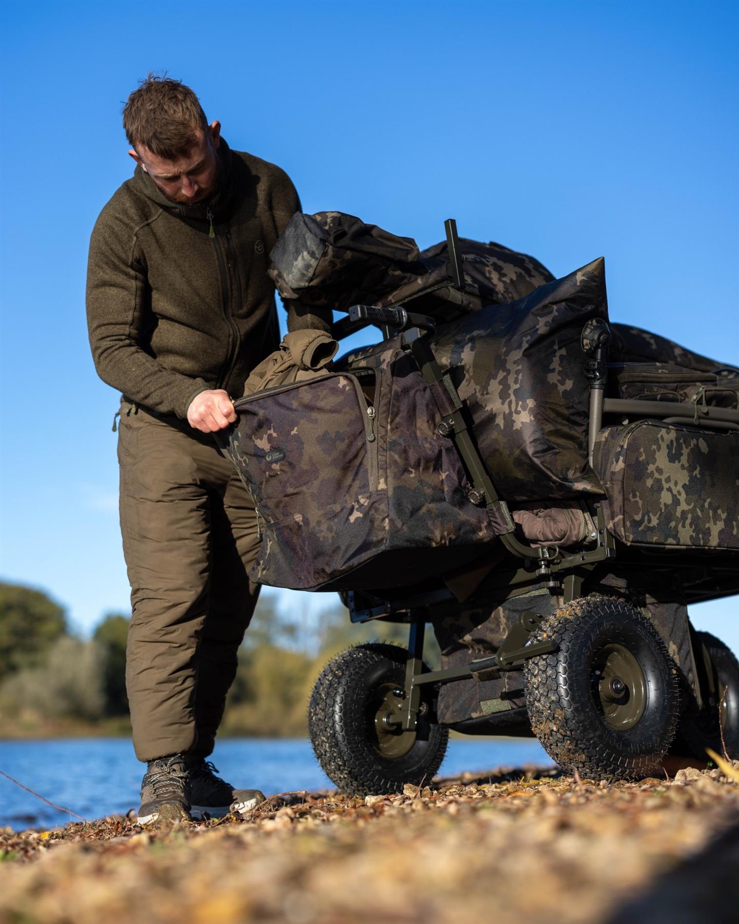 Carp Porter Handle Bar Bag Dark Kamo