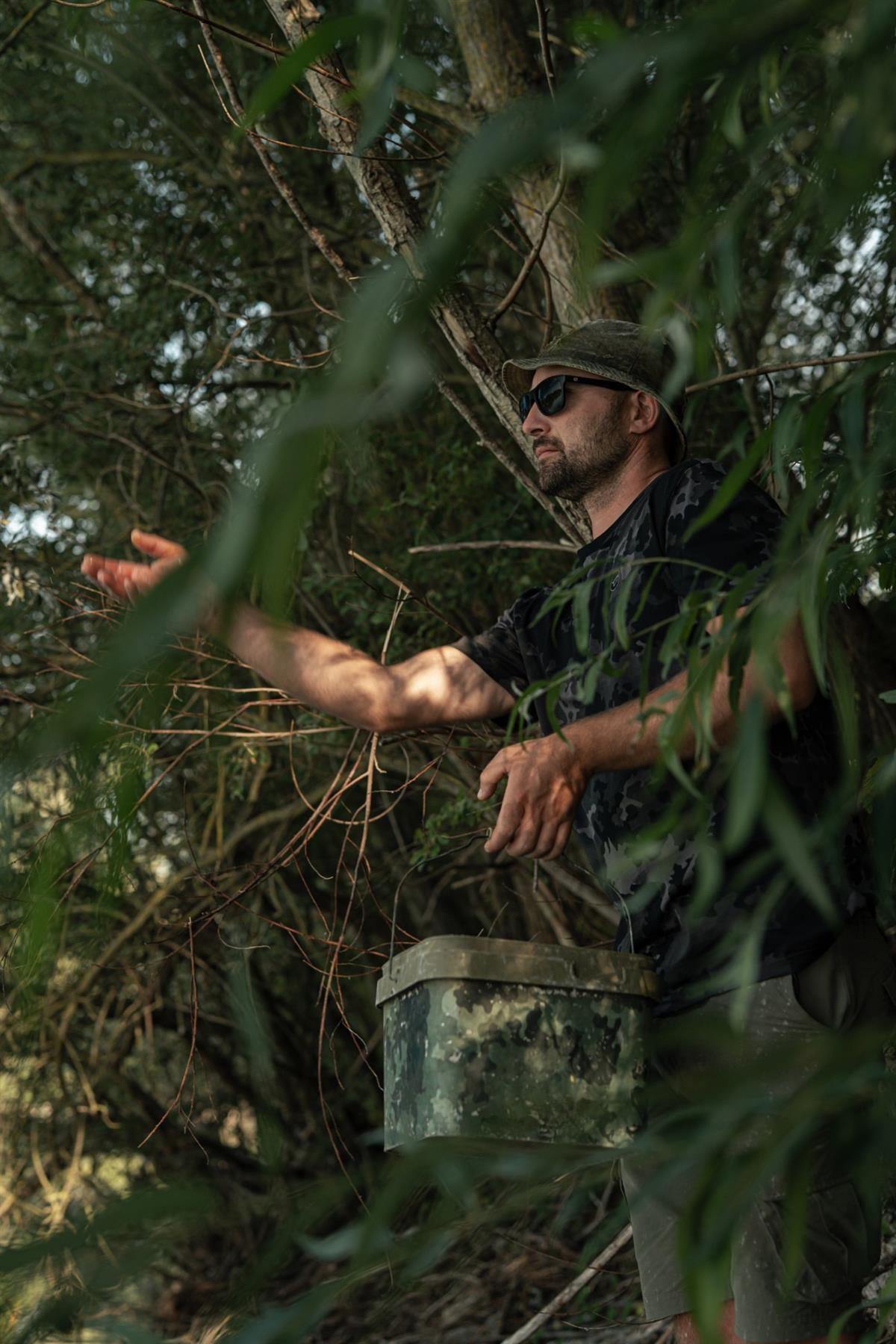 Korda Black Kamo Tee